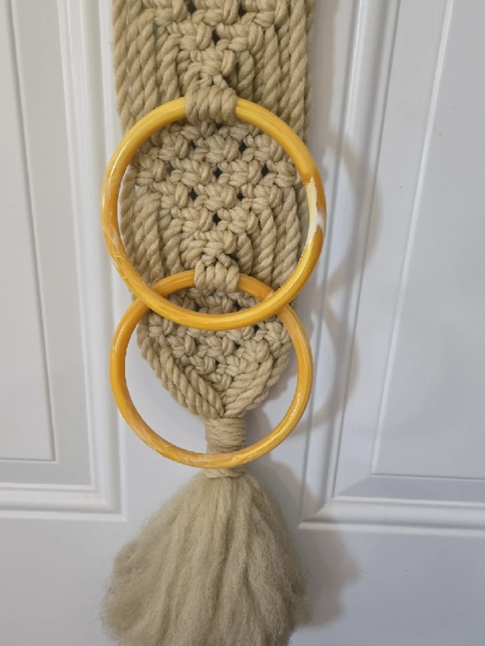 Hand Crafted Beige Macramé Hand Towel Holder with Green Frog & Yellow Rings